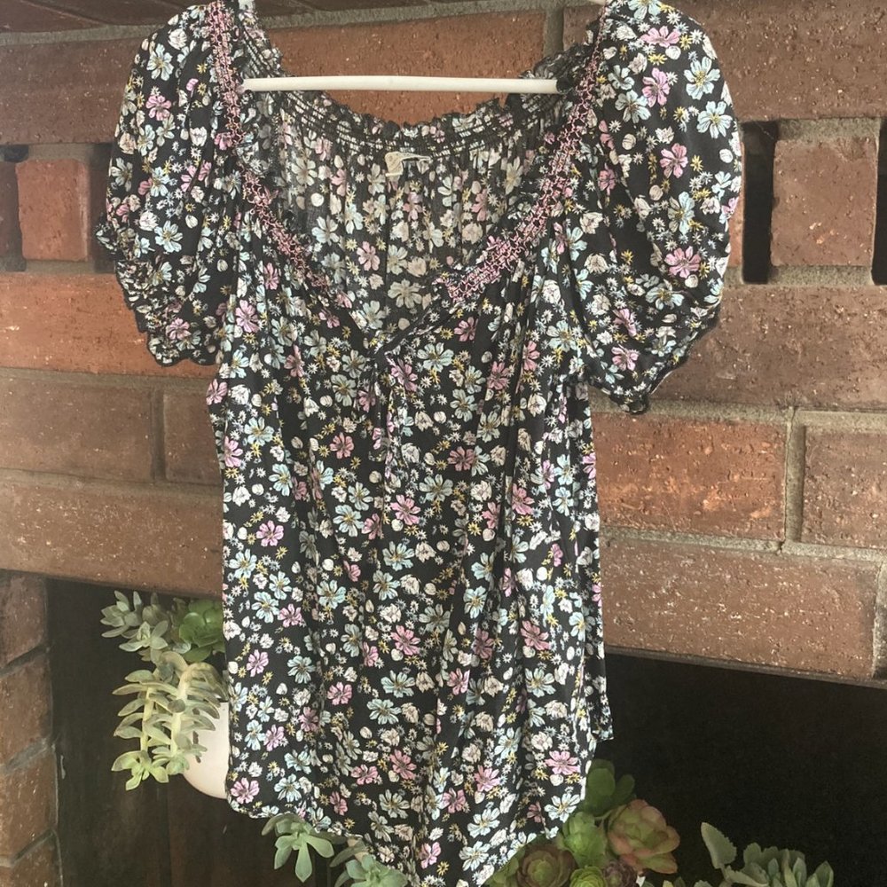 Status by Chenault - Floral Embroidered Peasant Top (Med)